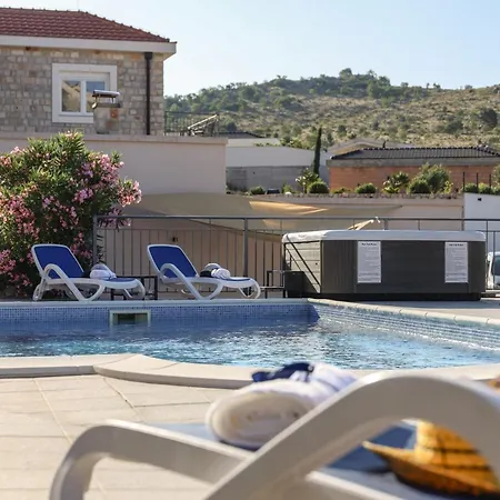 Luxury Violeta With Stunning Sea View And Pool Vila *